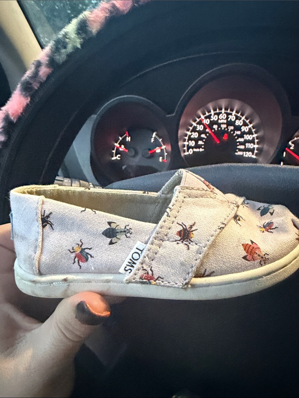 Toms Kids Slip-On Moccasins in Light beige with Bug Print SIZE 7